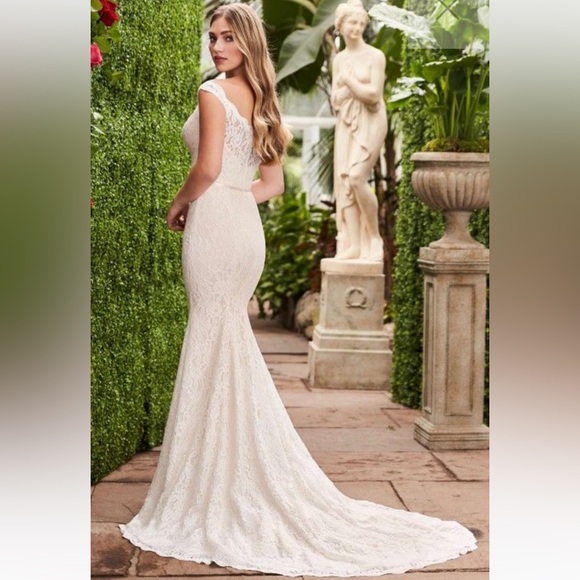 Kleinfeld’s Brand New, Never Worn, Never Altered Wedding Dress - Picture 2 of 7